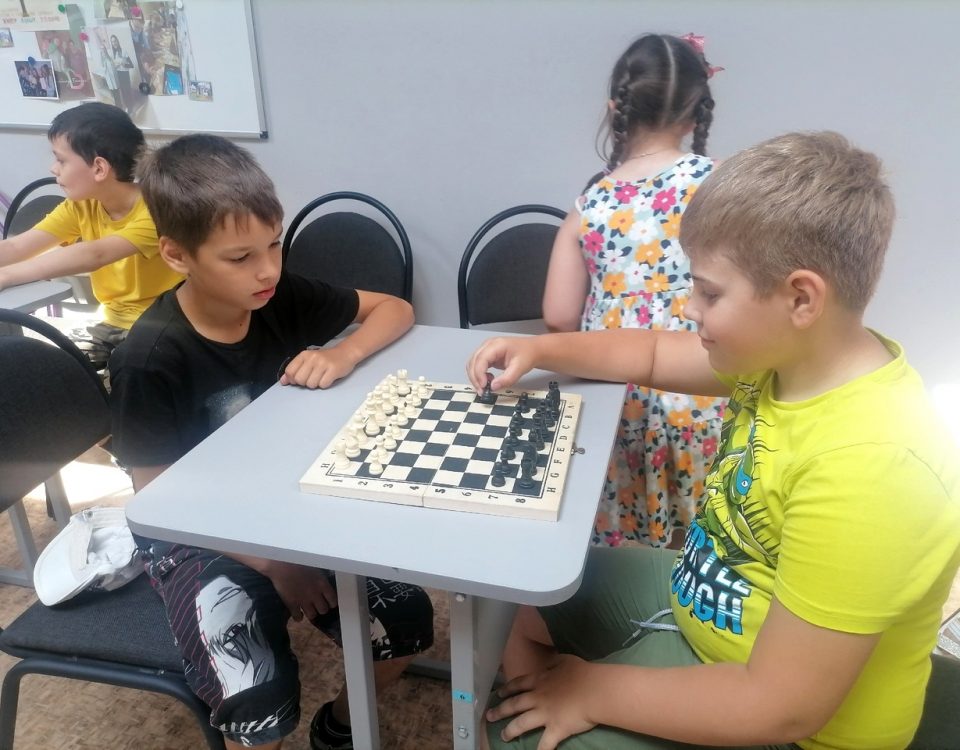 Турнир по шахматам и шашкам «Белые против черных»